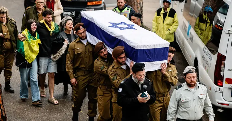 লেবাননে ইসরাইলি অভিযানে নিহত স্টাফ সার্জেন্ট ওরি গ্রিনবার্গের জন্য শোক করছেন তার স্বজনরা